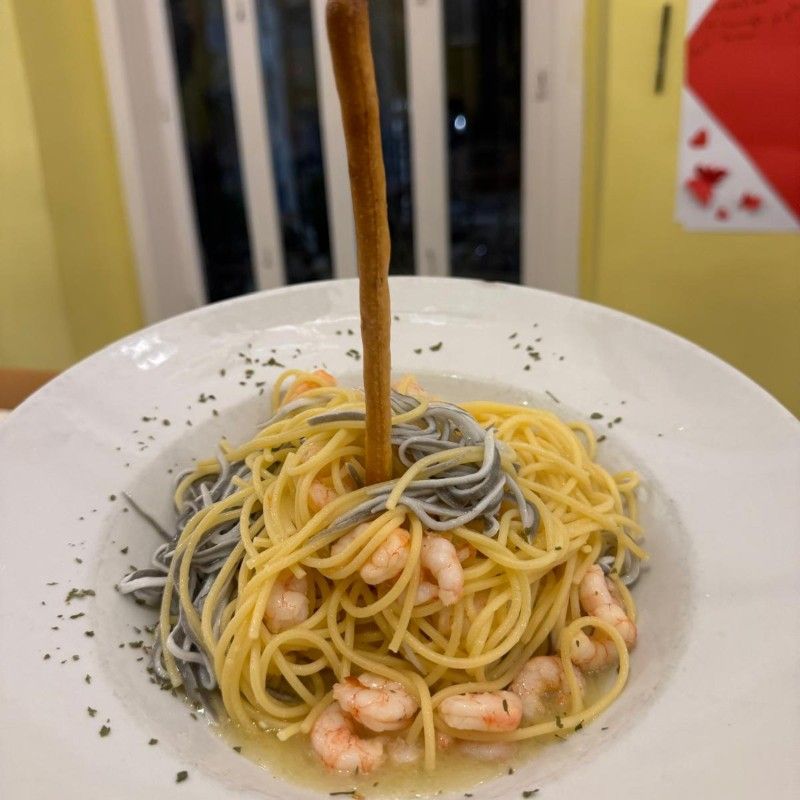 Foto de Gulas y gambas