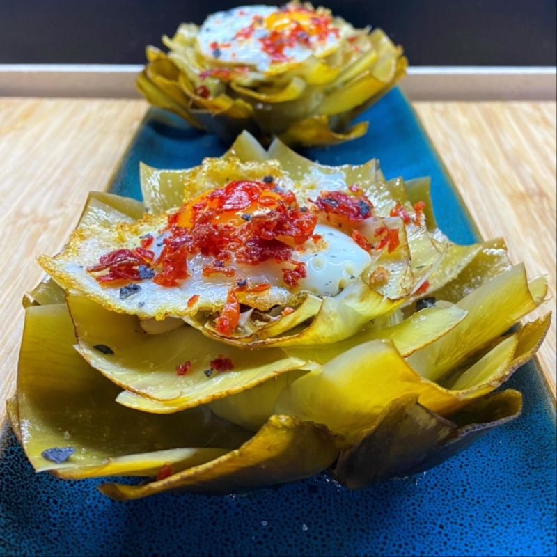 Foto de Flor de Alcachofa con Escalope de Foie, huevo de codorniz trufado y tierra de Jamón
